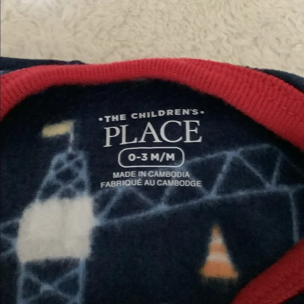 Place one-size zipper outfit with big machines 0-3mo